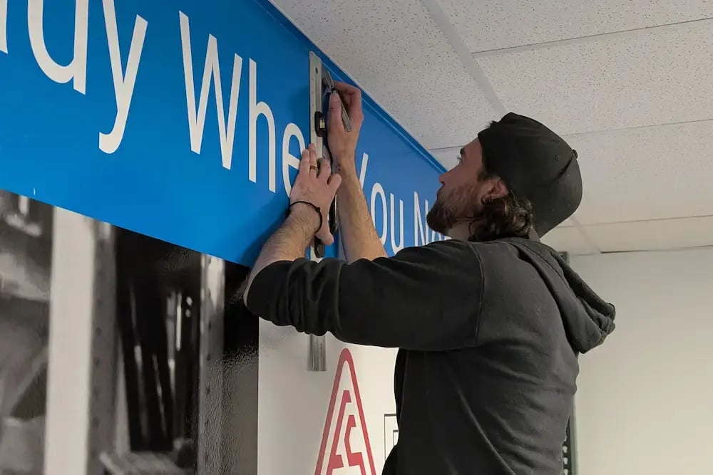 installing vinyl wall graphic